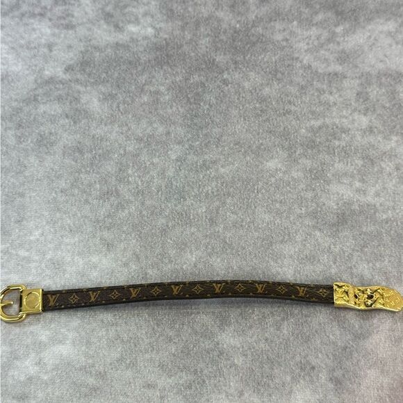 Louis Vuitton Fasten Your LV Monogram Bracelet - Picture 9 of 15